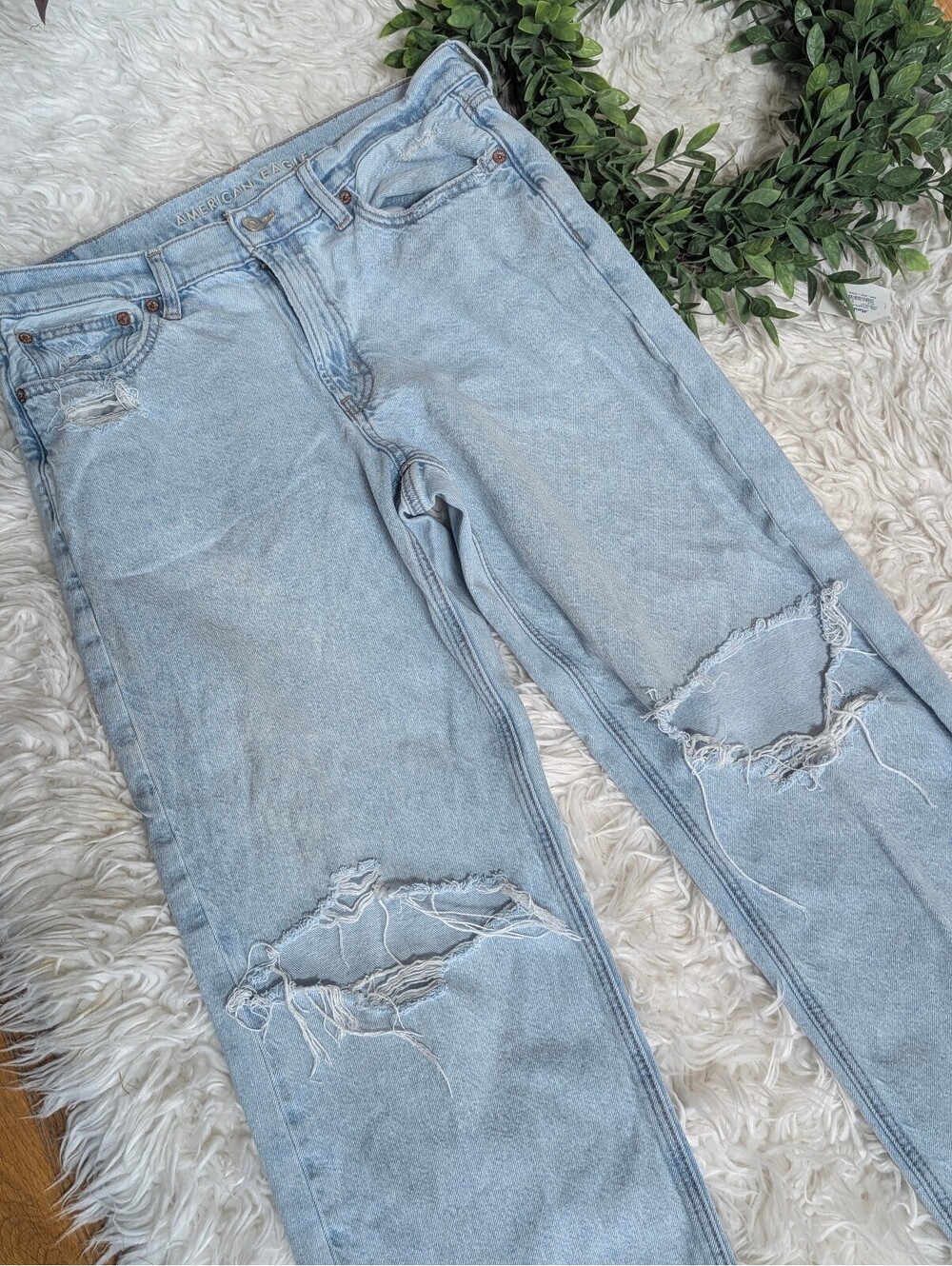 American Eagle Light Wash Ripped Straight Leg Jeans Size 8 Regular